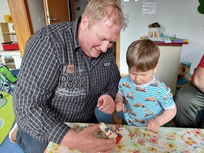 Foto des Albums: Die Papa´s basteln und die Mama´s kommen zum Muttertagskaffee
