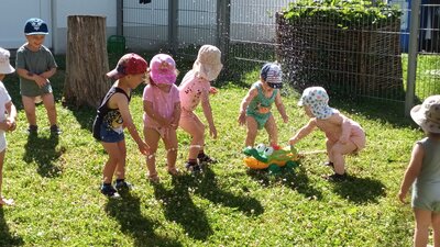 Foto des Albums: Wir planschen im Garten