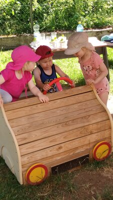 Foto des Albums: Wir planschen im Garten
