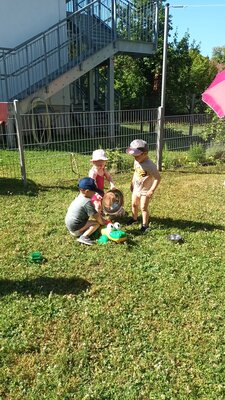 Foto des Albums: Wir planschen im Garten