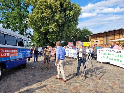 Fotoalbum Protestaktion zum Bahnerhalt in Meyenburg