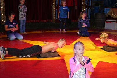Foto des Albums: Zirkus-Probe