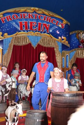 Foto des Albums: Zirkus-Galavorstellung