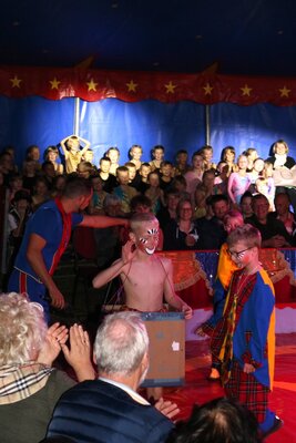 Foto des Albums: Zirkus-Galavorstellung