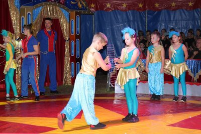 Foto des Albums: Zirkus-Galavorstellung