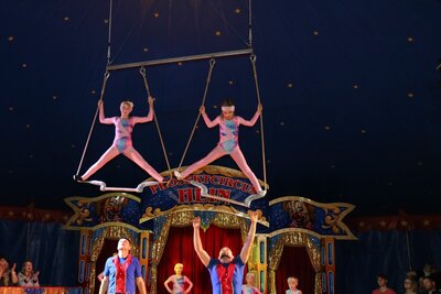 Foto des Albums: Zirkus-Galavorstellung