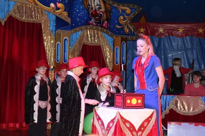 Foto des Albums: Zirkus-Galavorstellung