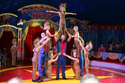 Foto des Albums: Zirkus-Galavorstellung