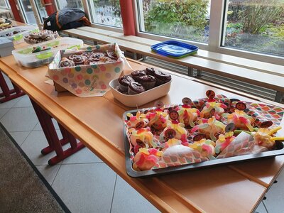 Foto des Albums: Muffinverkauf zugunsten der Freundschaftsbänke im Pausehof