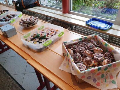 Foto des Albums: Muffinverkauf zugunsten der Freundschaftsbänke im Pausehof
