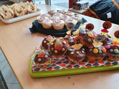Foto des Albums: Muffinverkauf zugunsten der Freundschaftsbänke im Pausehof