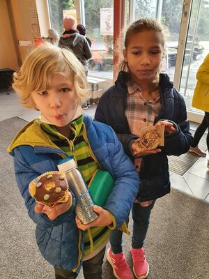 Foto des Albums: Muffinverkauf zugunsten der Freundschaftsbänke im Pausehof