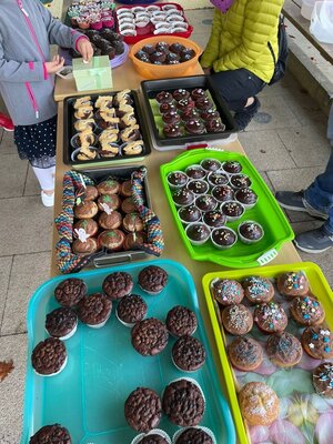 Foto des Albums: Muffinverkauf zugunsten der Freundschaftsbänke im Pausehof