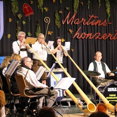 Alphornbl&auml;ser von den Treuen Musikanten 
