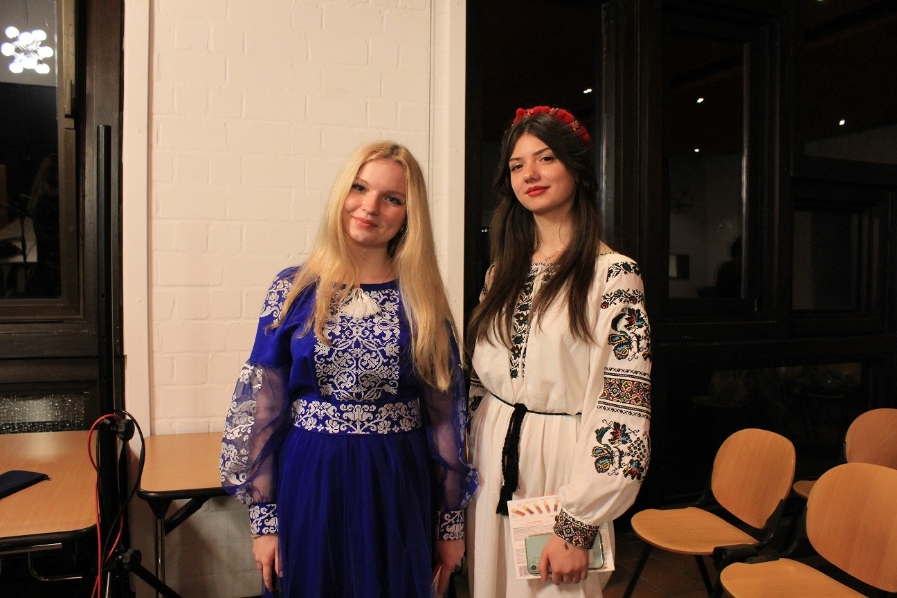 Bild: Ukrainische Musikerinnen Diana und Maria