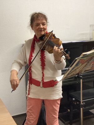 frisch aufgespielt: Rose-Anita Hammelsbeck  (Bild vergr&ouml;&szlig;ern)