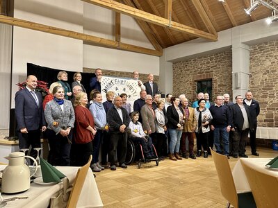 Gruppenbild aller 32 Ausgezeichneten.  (Bild vergr&ouml;&szlig;ern)