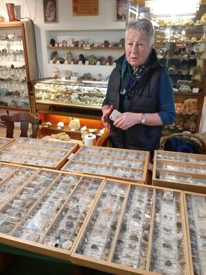 Die kleine Mineralienb&ouml;rse lud zum Sammeln ein  (Bild vergr&ouml;&szlig;ern)