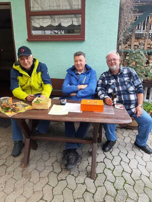 Der Kassensturz erm&ouml;glichte zum Abschluss Spende f&uuml;r Sportlerjugend und Sozialstation  (Bild vergr&ouml;&szlig;ern)