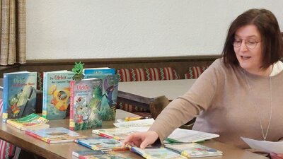 Foto des Albums: Die Klassen 3a und 3b besuchen die Gemeindebücherei Hollstadt