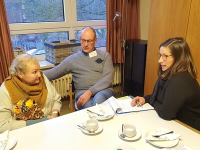 Frau Juskowiak von der WAZ Bochum befragt Birgit zu den Erfahrungen mit Ihrer Krebserkrankung 