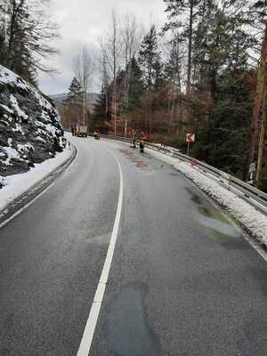 Foto des Albums: Technische Hilfe Klein - Ölspur mit Gefahr 01/23