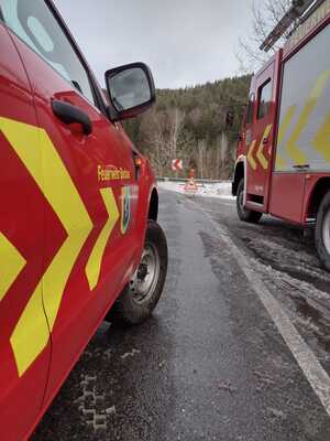 Foto des Albums: Technische Hilfe Klein - Ölspur mit Gefahr 01/23