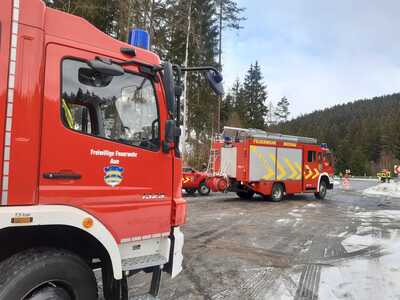 Foto des Albums: Technische Hilfe Klein - Ölspur mit Gefahr 01/23