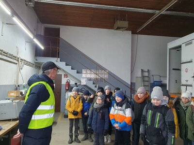 Foto des Albums: Wohin mit dem Müll? Die Klassen 4a und 4b besuchen den Wertstoffhof in Bad Neustadt