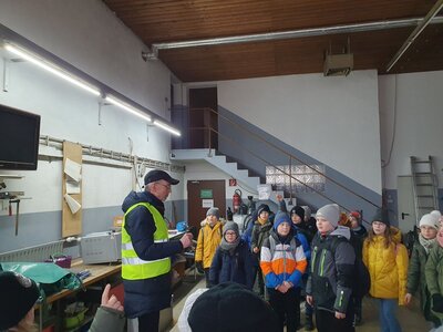 Foto des Albums: Wohin mit dem Müll? Die Klassen 4a und 4b besuchen den Wertstoffhof in Bad Neustadt