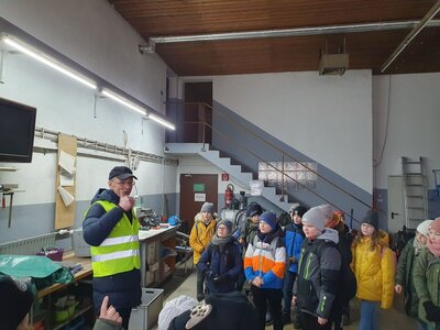 Foto des Albums: Wohin mit dem Müll? Die Klassen 4a und 4b besuchen den Wertstoffhof in Bad Neustadt
