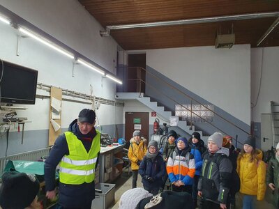 Foto des Albums: Wohin mit dem Müll? Die Klassen 4a und 4b besuchen den Wertstoffhof in Bad Neustadt