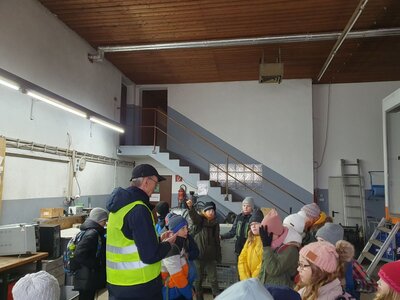 Foto des Albums: Wohin mit dem Müll? Die Klassen 4a und 4b besuchen den Wertstoffhof in Bad Neustadt