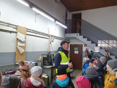 Foto des Albums: Wohin mit dem Müll? Die Klassen 4a und 4b besuchen den Wertstoffhof in Bad Neustadt