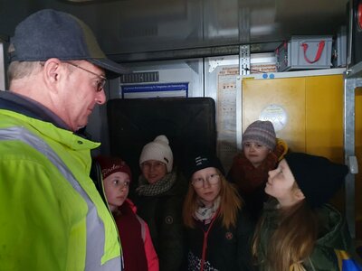 Foto des Albums: Wohin mit dem Müll? Die Klassen 4a und 4b besuchen den Wertstoffhof in Bad Neustadt