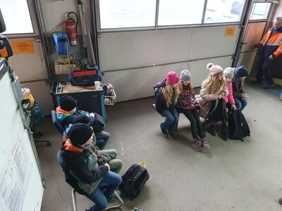 Foto des Albums: Wohin mit dem Müll? Die Klassen 4a und 4b besuchen den Wertstoffhof in Bad Neustadt