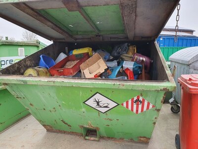 Foto des Albums: Wohin mit dem Müll? Die Klassen 4a und 4b besuchen den Wertstoffhof in Bad Neustadt