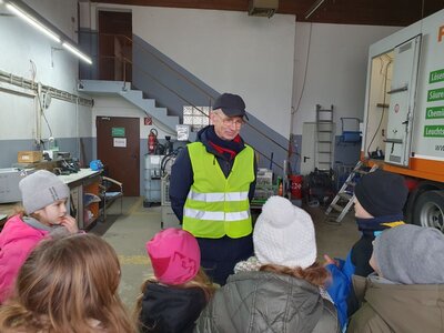 Foto des Albums: Wohin mit dem Müll? Die Klassen 4a und 4b besuchen den Wertstoffhof in Bad Neustadt