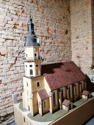 Kirche von K&ouml;nigsbr&uuml;ck  (Bild vergr&ouml;&szlig;ern)