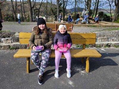 Foto des Albums: Freundschaftsbänke an der Grundschule Hollstadt-Wollbach