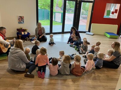 Foto des Albums: Maiandacht der Krippenkinder
