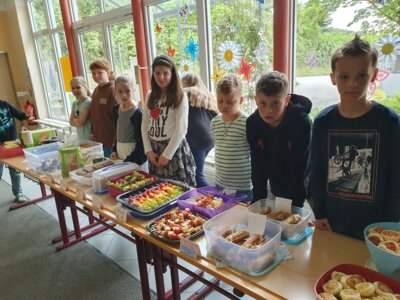 Foto des Albums: Pausenverkauf der Klassen 4a und 4b