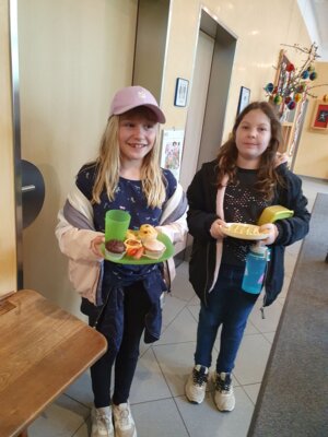 Foto des Albums: Pausenverkauf der Klassen 4a und 4b