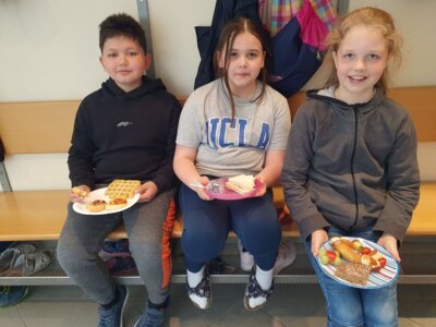 Foto des Albums: Pausenverkauf der Klassen 4a und 4b