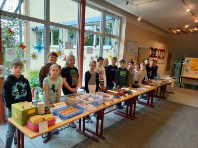 Foto des Albums: Pausenverkauf der Klassen 4a und 4b