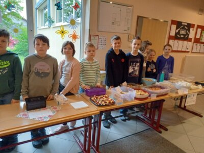 Foto des Albums: Pausenverkauf der Klassen 4a und 4b