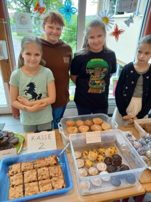 Foto des Albums: Pausenverkauf der Klassen 4a und 4b