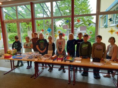 Foto des Albums: Pausenverkauf der Klassen 4a und 4b