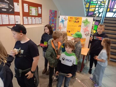 Foto des Albums: Pausenverkauf der Klassen 4a und 4b