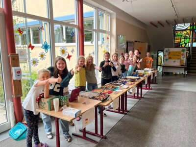 Foto des Albums: Pausenverkauf der Klassen 4a und 4b
